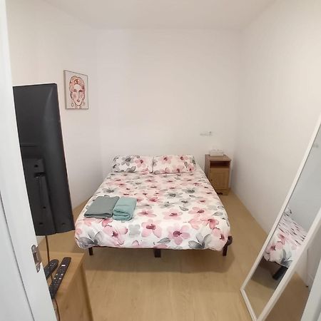 Alquilo Mini Departamento Apartman Sant Boi de Llobregat Kültér fotó