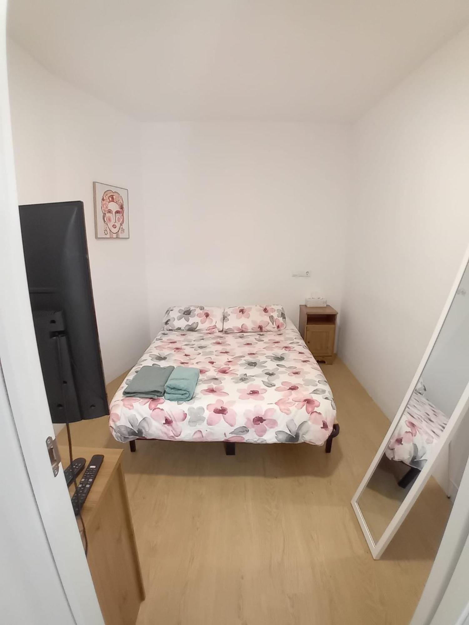 Alquilo Mini Departamento Apartman Sant Boi de Llobregat Kültér fotó